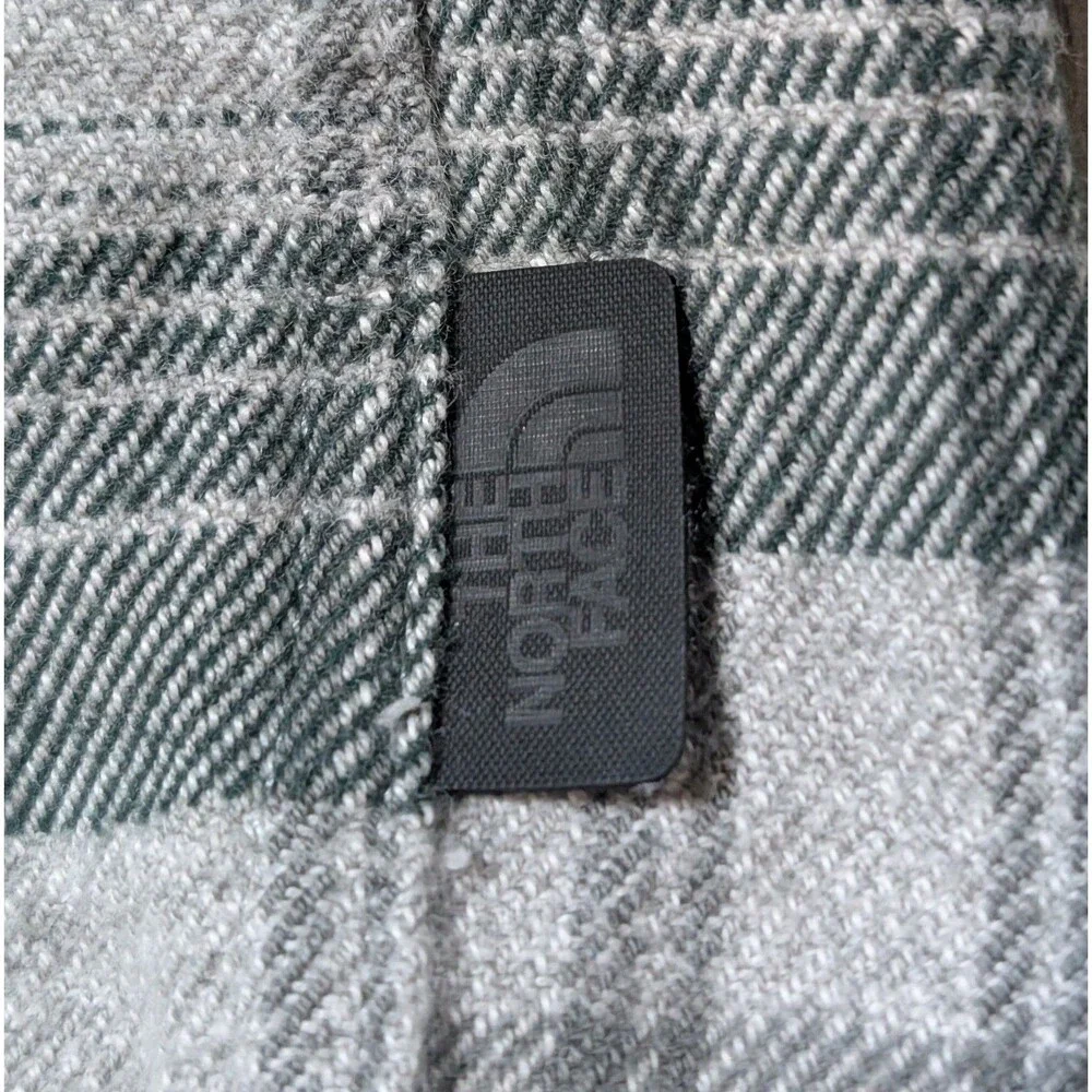 The North Face Size S Flannel Shirt Plaid Long Sleeve Button Up Outdoors Cabin